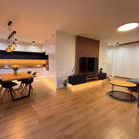 Moderny Novy S Vyhladom & Parking Apartamento Lubotice